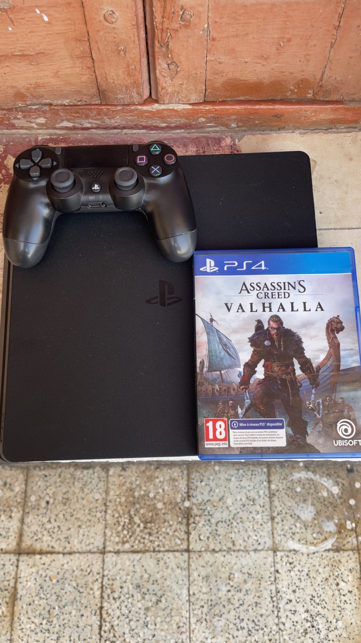 Ps4 slim + CD Valhala